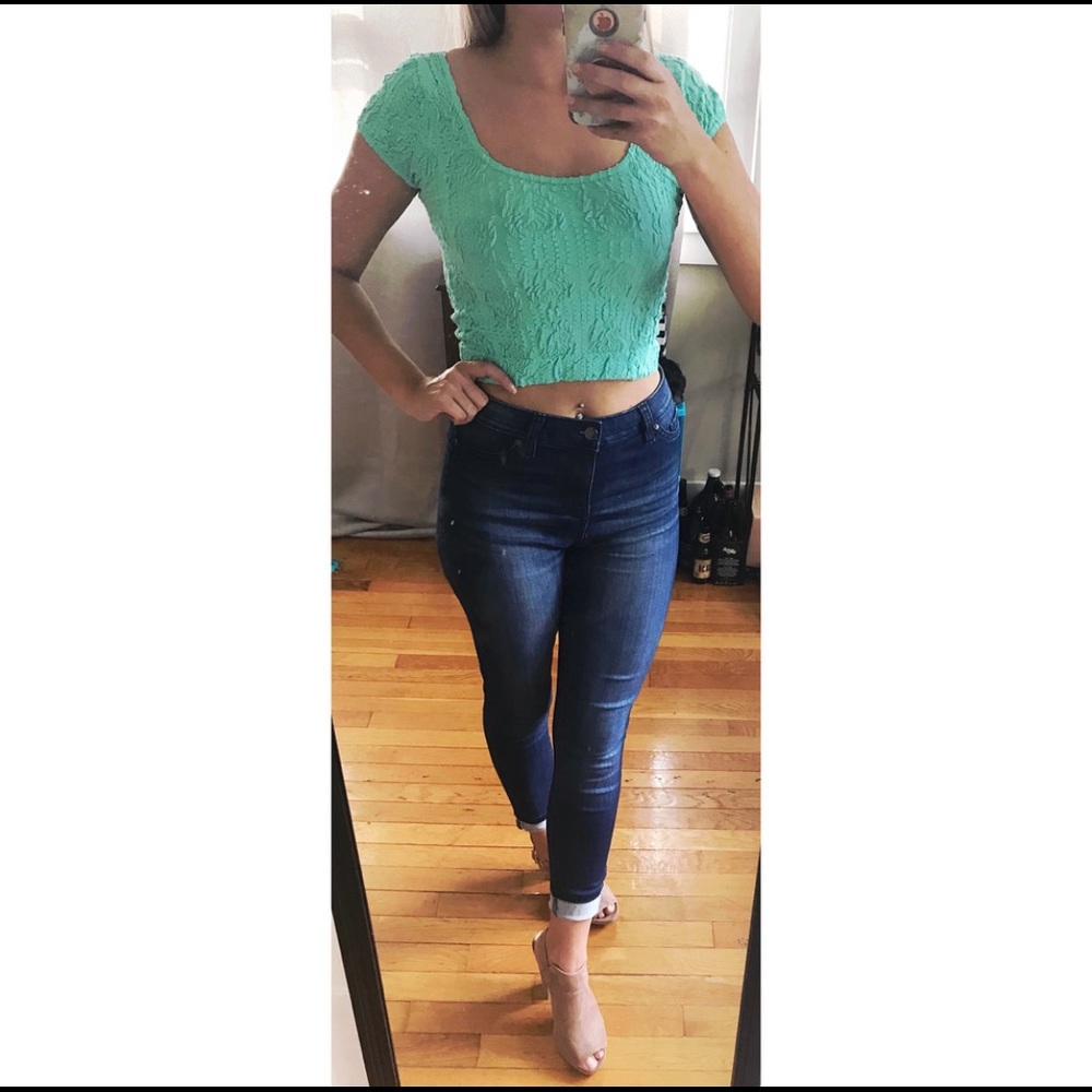 BLACK crop top SUGARLIPS